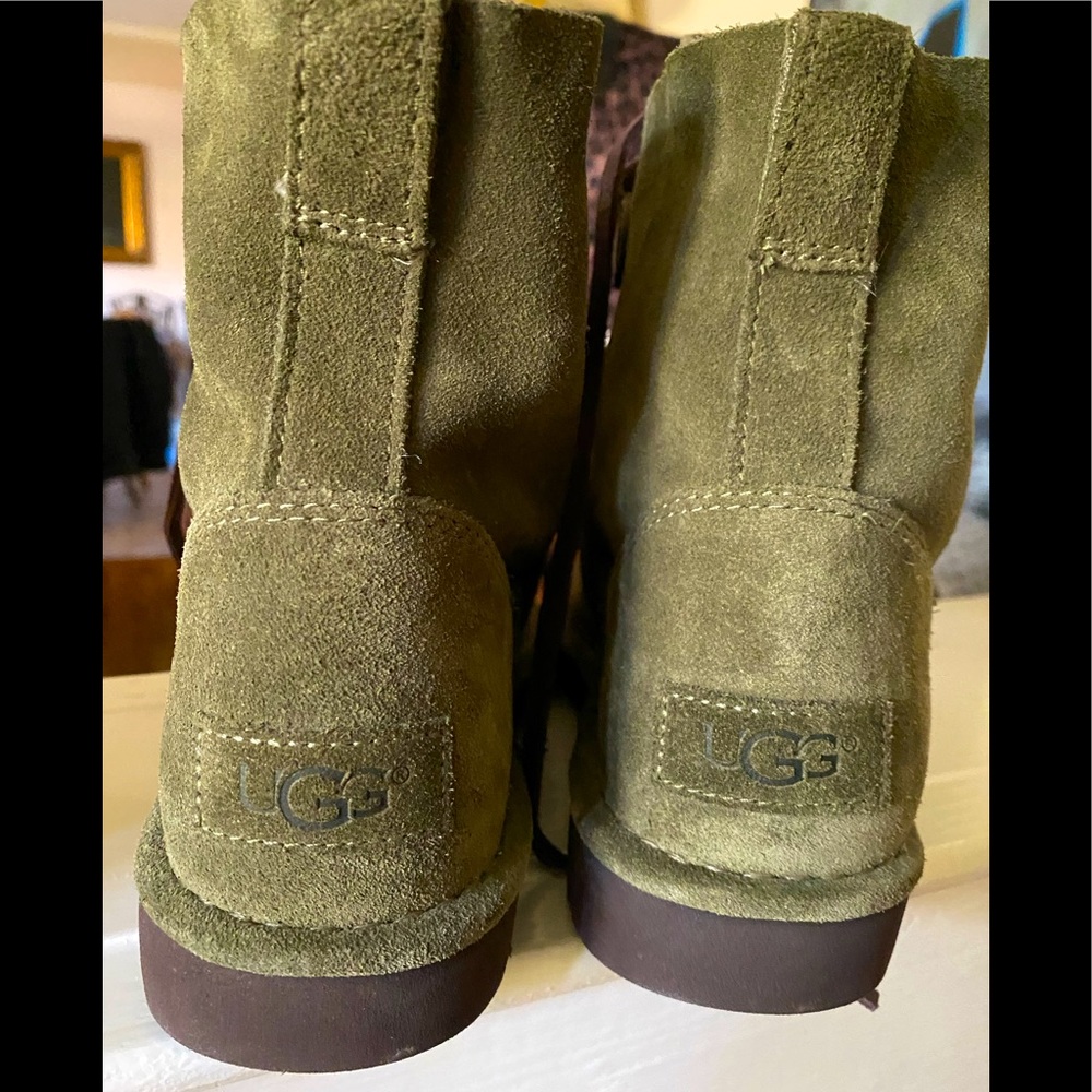UGGS
